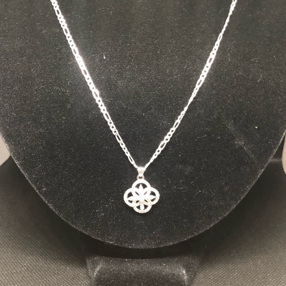 925 Elegant Silver Pendant Necklace - Picture 3 of 5